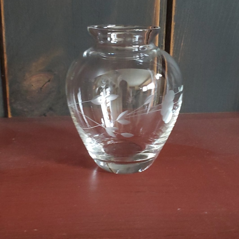 Princess House Heritage etched glass vase